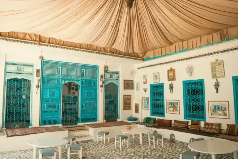 Best Souvenirs to Buy in Moroccan Souks and How to Haggle
